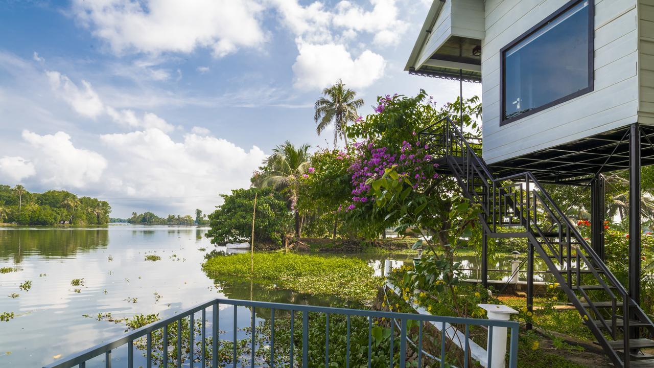 Warmth Lake Haven Alappuzha Экстерьер фото