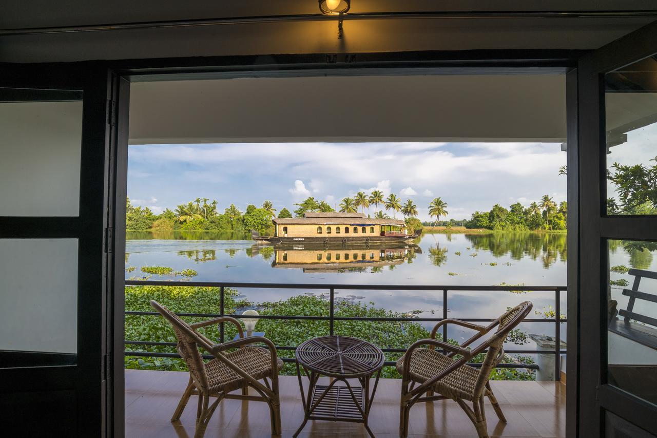 Warmth Lake Haven Alappuzha Экстерьер фото