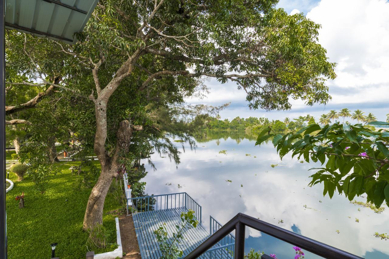 Warmth Lake Haven Alappuzha Экстерьер фото