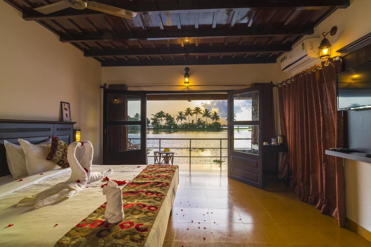 Warmth Lake Haven Alappuzha Экстерьер фото