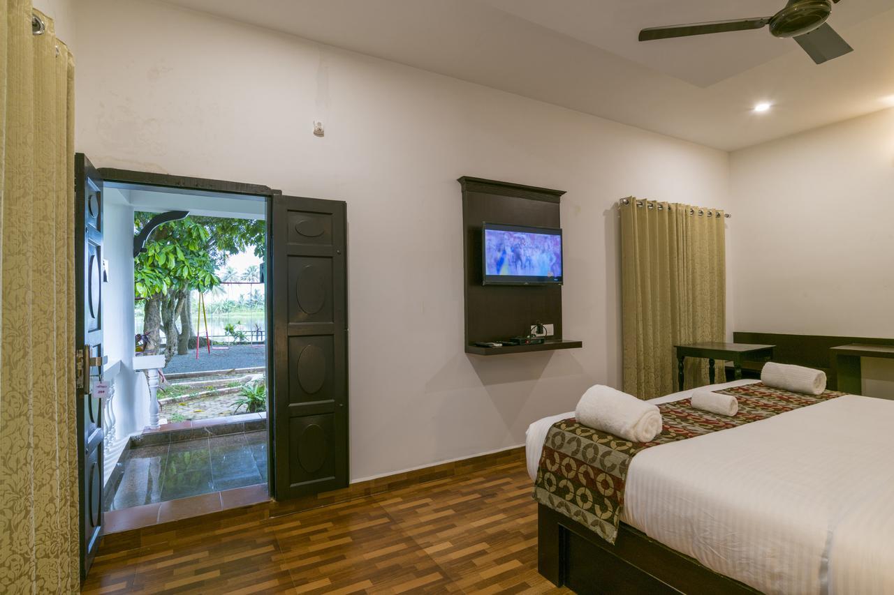 Warmth Lake Haven Alappuzha Экстерьер фото