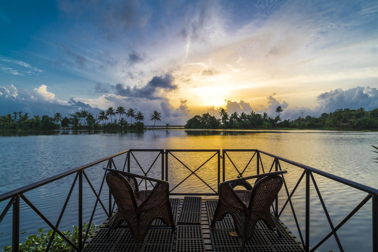 Warmth Lake Haven Alappuzha Экстерьер фото