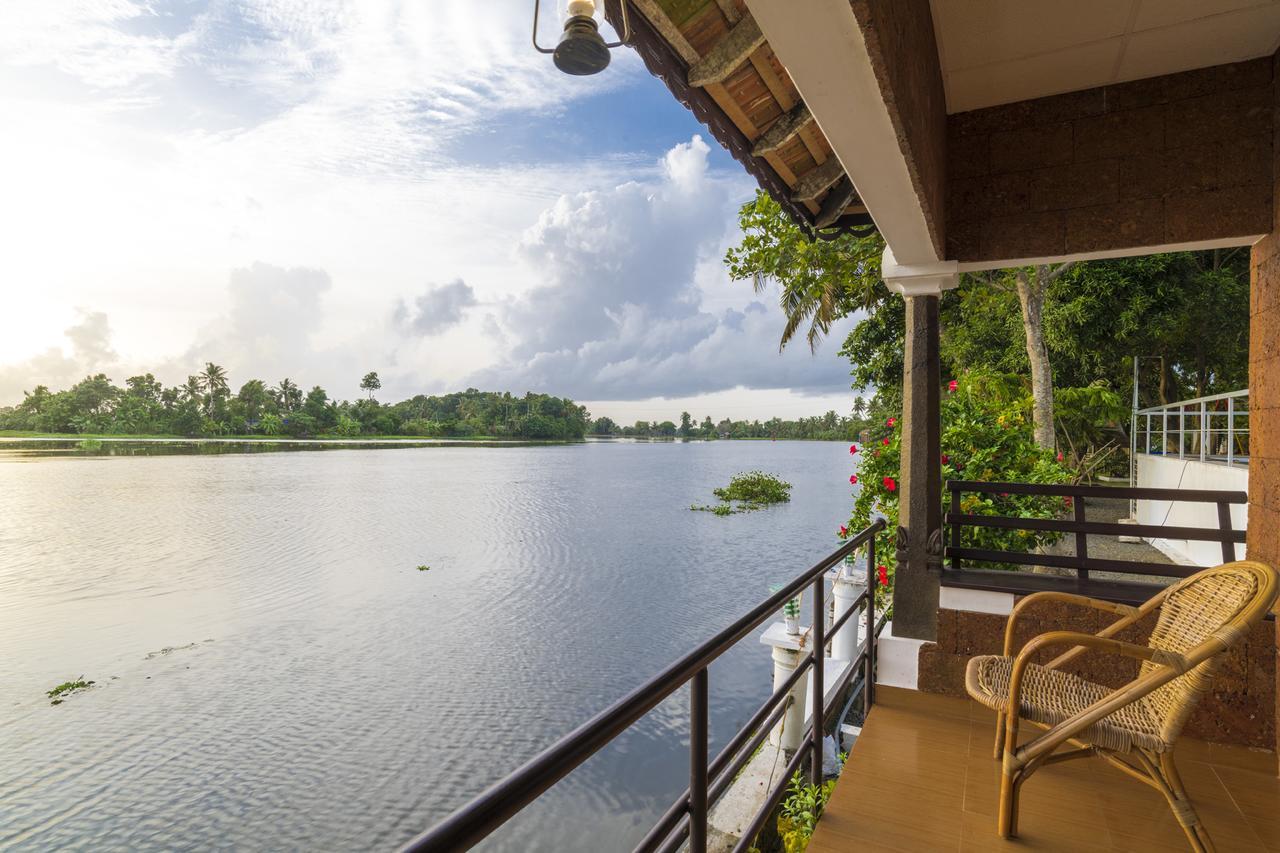 Warmth Lake Haven Alappuzha Экстерьер фото