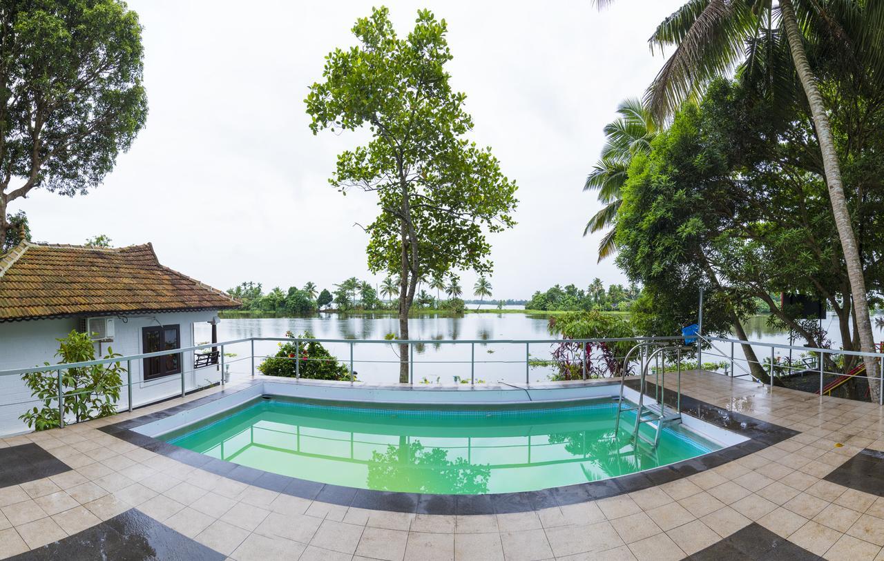 Warmth Lake Haven Alappuzha Экстерьер фото