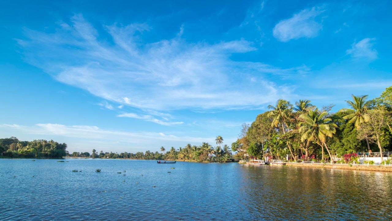 Warmth Lake Haven Alappuzha Экстерьер фото