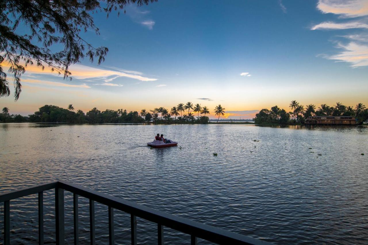 Warmth Lake Haven Alappuzha Экстерьер фото