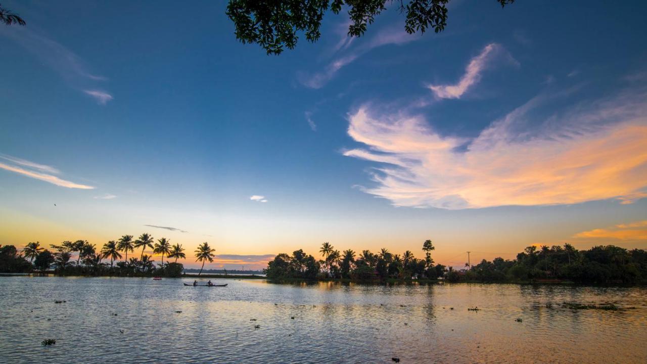 Warmth Lake Haven Alappuzha Экстерьер фото