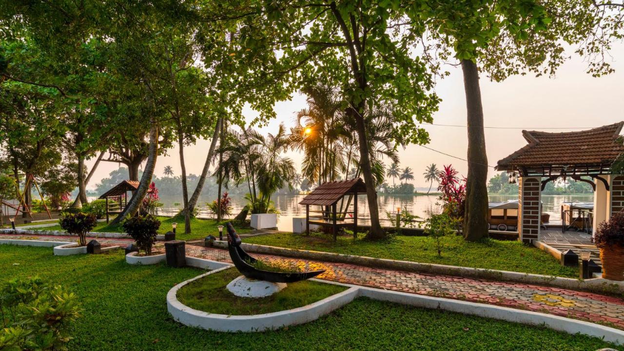 Warmth Lake Haven Alappuzha Экстерьер фото