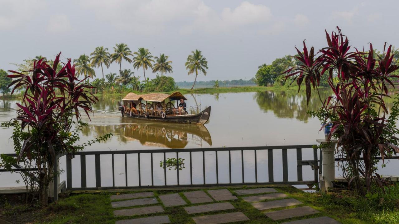 Warmth Lake Haven Alappuzha Экстерьер фото