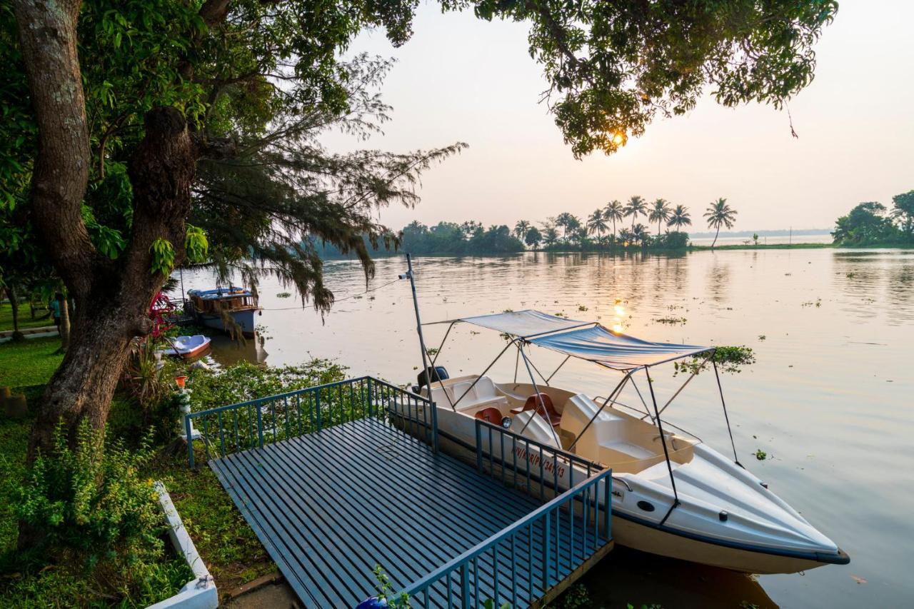 Warmth Lake Haven Alappuzha Экстерьер фото