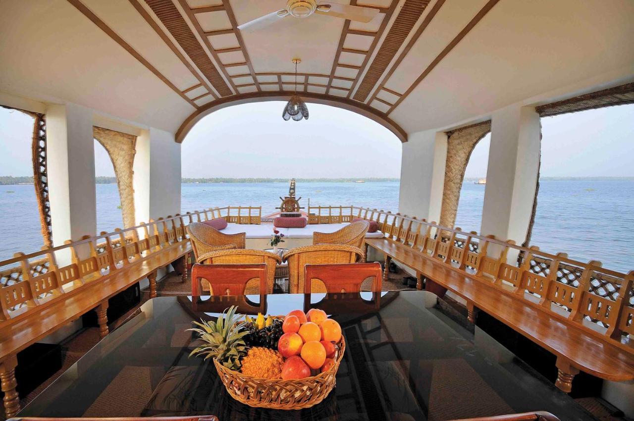 Warmth Lake Haven Alappuzha Экстерьер фото
