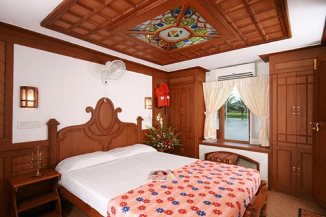Warmth Lake Haven Alappuzha Экстерьер фото
